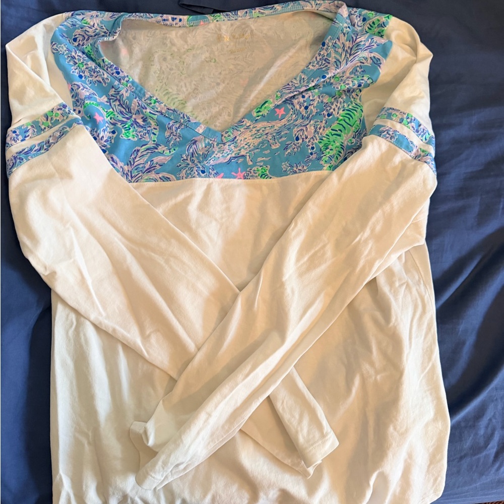 EUC Lilly Pulitzer Long-Sleeve V-Neck Top with Blue Patterned Trim